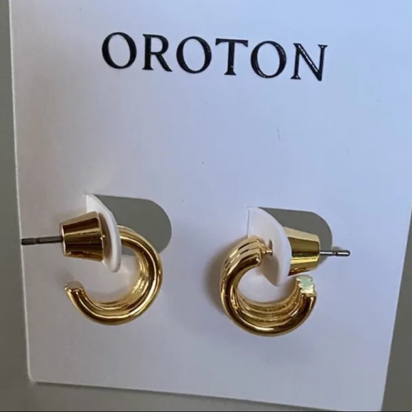 OROTON Avery Mini Hoops In Gold - Picture 5 of 6